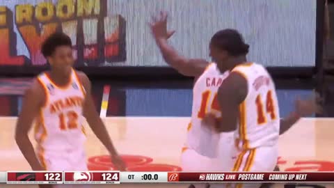 AJ GRIFFIN AT THE BUZZER! 🚨 WHAT A BEAUTIFUL PLAY BY THE HAWKS