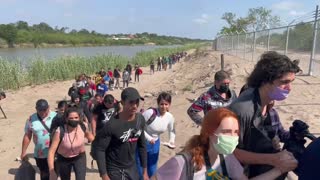 Massive Migrant Group Crossing Illegally in Eagle Pass, TX