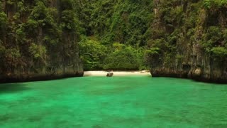 Travel to Thailand and get amazed by the wonders of nature! #travelthailand #phiphiislands
