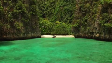 Travel to Thailand and get amazed by the wonders of nature! #travelthailand #phiphiislands