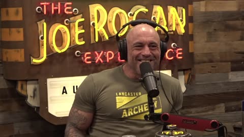 Joe Rogan and Dave Smith find it amusing that CNN, with its 200,000 viewers 🤪