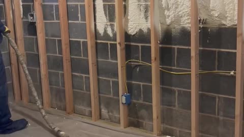 Sprayfoaming basement walls