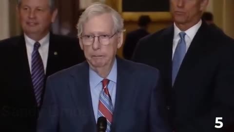 Musuh Trump Mitch McConnell 81 Tahun Membeku Memalukan!