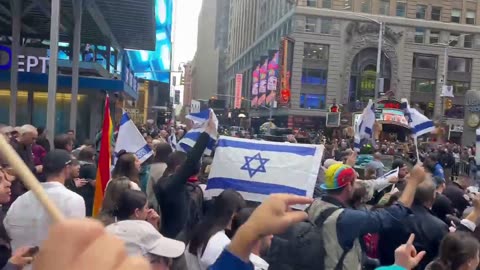 Massive Groups Of Israeli And Palestinian Supporters Clash In Times Square