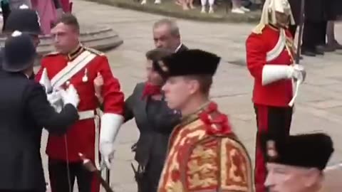 Soldier faints at Windsor Castle