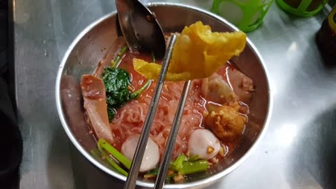 "Hungry Bear: Authentic Thai Street Food - Noodles Soup Style"