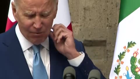 Biden reading notes word for word about classified documents