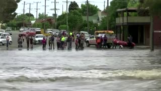 Australia's inland towns brace for flood peaks