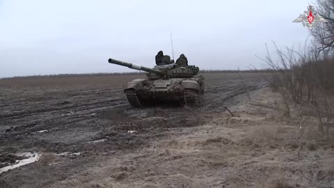 Ρωσικά άρματα μάχης καταστρέφουν εγκαταστάσεις και θέσεις των Ουκρανών και του ΝΑΤΟ
