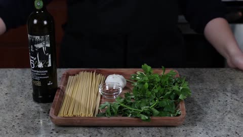 Pasta all'olio d'oliva e aglio - Troppo deliziosa per fermarla, ricetta di pasta super facile!