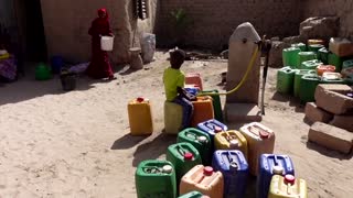 Malian villagers battle sands after lake dries