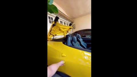 how to open the roof of a ferrari car