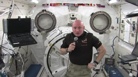 Astronaut Scott Kelly confides with Primetime Host Diane Sawyer