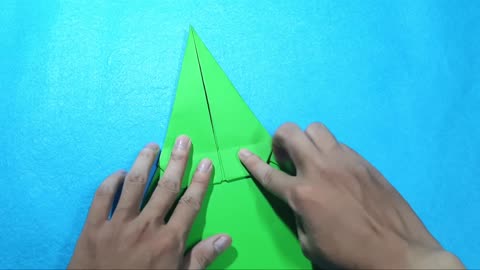 How to fold a paper airplane to fly forever and not fall all day, fly too far_Folding paper airplane