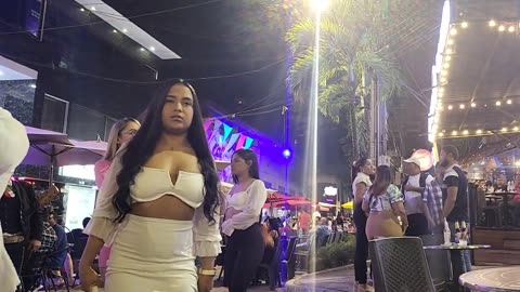Medellin_s Hottest Nightlife---- __ Parque Lleras 2023(720P_60FPS)