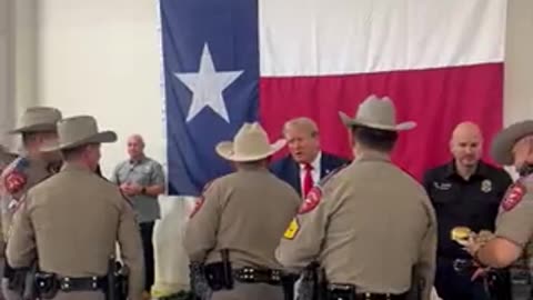 President @realDonaldTrump serves meals to Texas National Guard soldiers and DPS troopers