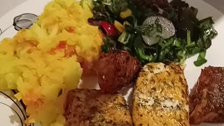 Air fried Salmon fillets with bulgur pilav and green salad on side