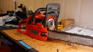 Changing a chainsaw chain