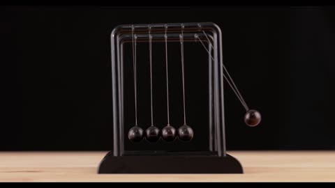 Newton cradle pendulum