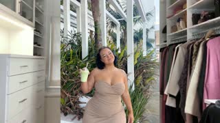 Abey .. Plus size model Bio, Wiki, Facts, Age, Height, Weight, Measurement