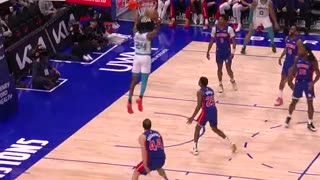NBA - LaMelo Ball ↗️ Brandon Miller alley-oop slam! Hornets-Pistons