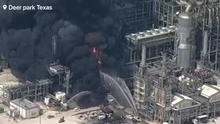 #BREAKING: Massive explosion at a oil and gas refinery plant