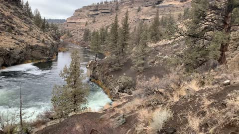 Central Oregon – Steelhead Falls – Rim Trail Above the Waterfall – 4K