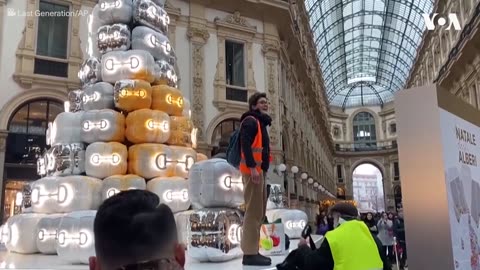 Climate Activists Smear Christmas Tree Sponsored by Gucci in Milan | VOA News