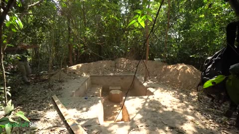 Building a Bushcraft Shelter: 25 Days Crafting an Underground Dugout "