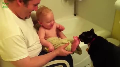 💚Funny Babies Laughing Hysterically at Cats Compila video💚