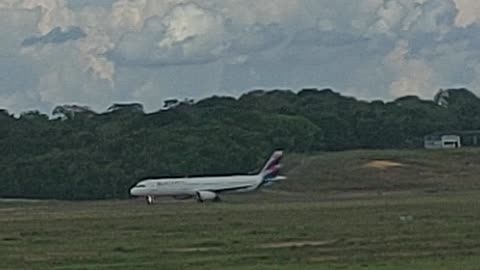 Airbus A321 PT-MXN pousa em Manaus vindo de Guarulhos