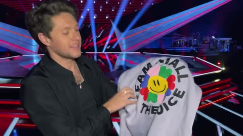 Chance, Kelly, Niall and Blake Show Off Their Sweet Coach Gifts - The Voice - NBC