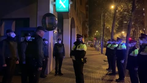 Los Mozos homenajean al guardia civil de los (GAR) Jesús Gayoso en Barcelona