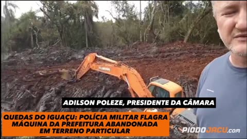 Quedas do Iguaçu: Polícia Militar flagra máquina da prefeitura abandonada em terreno particular