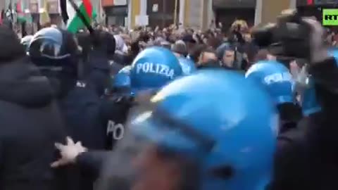 Italian police attacked protesters in Saturday's rally of Palestinian supporters in Milan