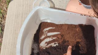 SENSORY MESSY PLAY with ground coffee! Why you need your kid to get messy with dirt hands