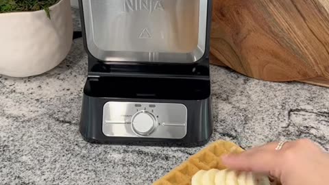 NEW Ninja® Belgian Waffle Maker PRO
