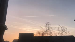 Wales 🏴󠁧󠁢󠁷󠁬󠁳󠁿🇬🇧 lines from planes on sky :-1,frosty again 04/04/2023
