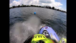 Yamaha Waveblaster versus Sea-Doo HX in Head-to-Head Jet Ski Slalom Race