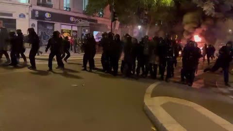 Leftists Riot in Paris to Celebrate Pulling-Off Parliamentary Voictory