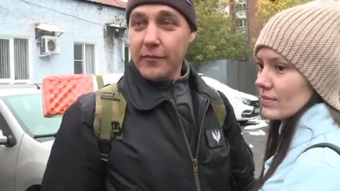 In Yekaterinburg, mobilized residents of Yekaterinburg are escorted to retraining