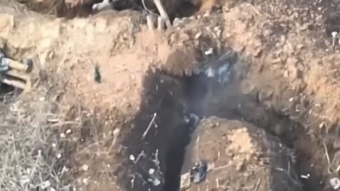 Footage from #RussiaUkraineWar close quarter battle in Trenches