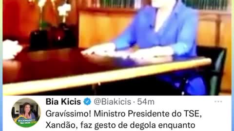 Alexandre de Moraes faz gesto de degola