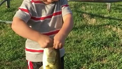 Cute little boy 🤠 fishing 🎣
