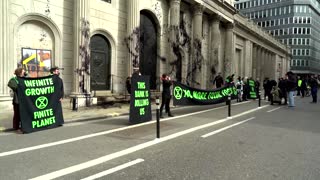 Climate activists spray paint on Bank of England