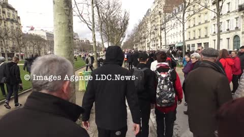 Des Anarchistes chassés par des retraités. Paris/France - 15 Mars 2018