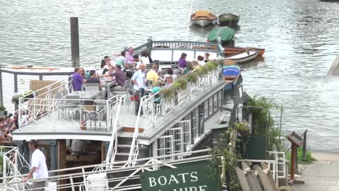 crowd richmond boat pan shot raw 3