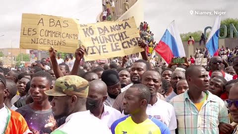 Nigeria detains tailors over Russian flags at protests