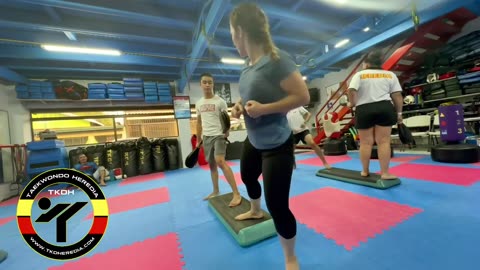 Entrenamientos con step y palchaguis para el TAEKWONDO en tkdh