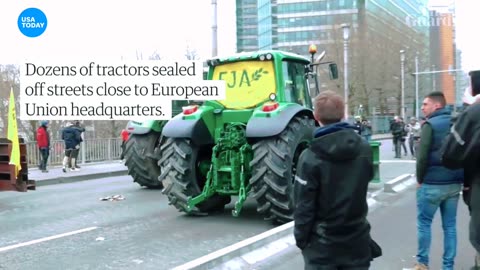 Protesting Farmers Spray Brussels Police With Liquid Manure 1